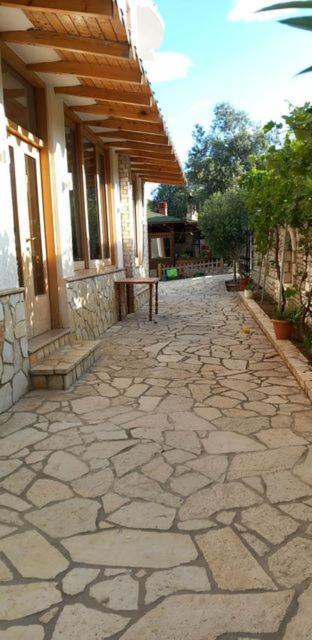 Irini'S Guesthouse Qeparo Kültér fotó
